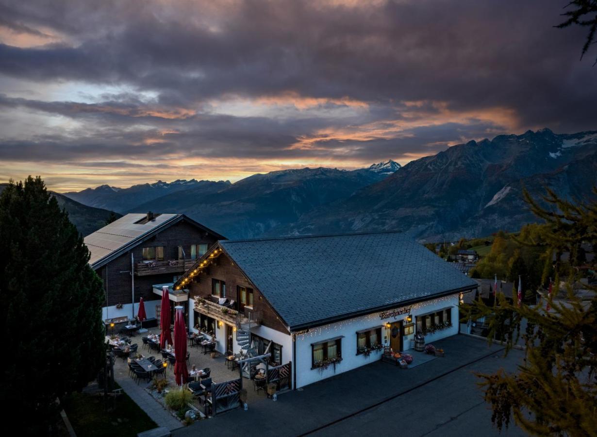 Hotel Restaurant Buerchnerhof Bürchen エクステリア 写真